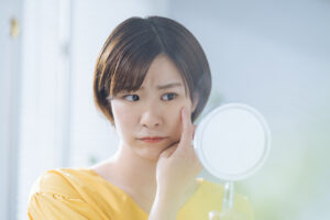 肌のターンオーバーとは？乱れる原因と改善ケアをご紹介！