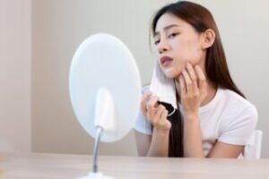 マスクで肌荒れする原因とは？肌トラブルへの対策方法をご紹介