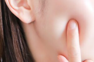 肌の弾力を取り戻す方法とは？ハリ不足の原因と正しいケア習慣