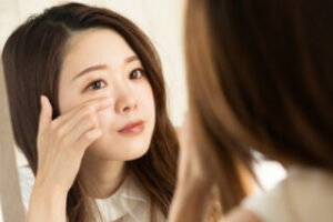くすみが気になる原因とは？肌が暗く見える理由と正しい対策