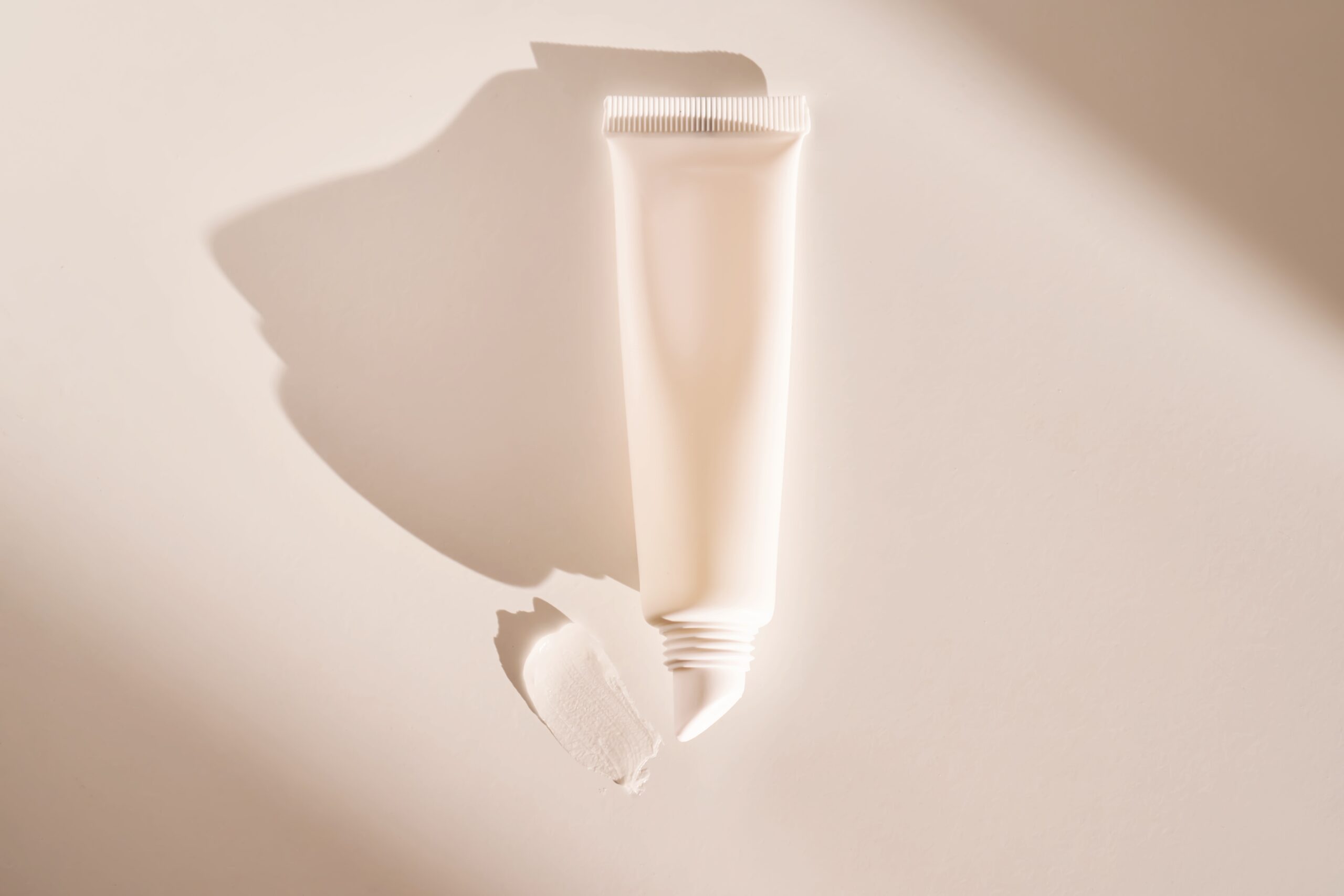 唇のしわを改善するリップケアアイテム選びのポイント