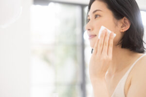 拭き取り化粧水の効果とは？正しい使い方を解説